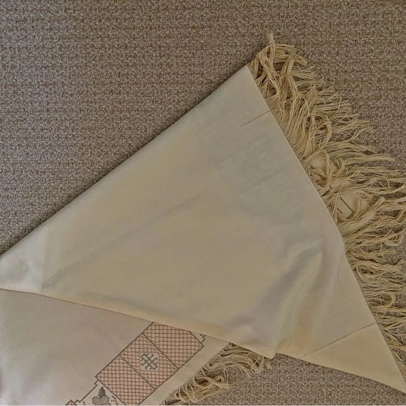 SOLD Vintage handmade embroidered fringe shawl - Picture 4 of 5